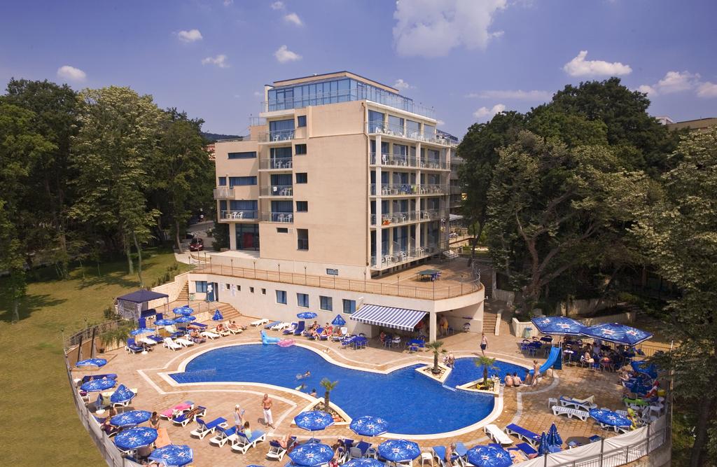 HOLIDAY PARK 4*