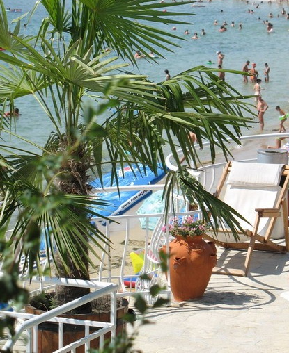 DISKRET BEACH ** 